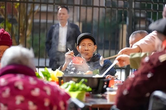 “吃饭七分饱”被推翻了？专家：过了58岁，吃饭尽量要做到这6点