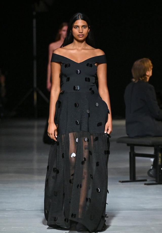 Cfcl 透明如玻璃, 编织着理念, 衣服亦是工具