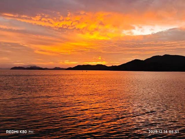 到沙头角看海上日出