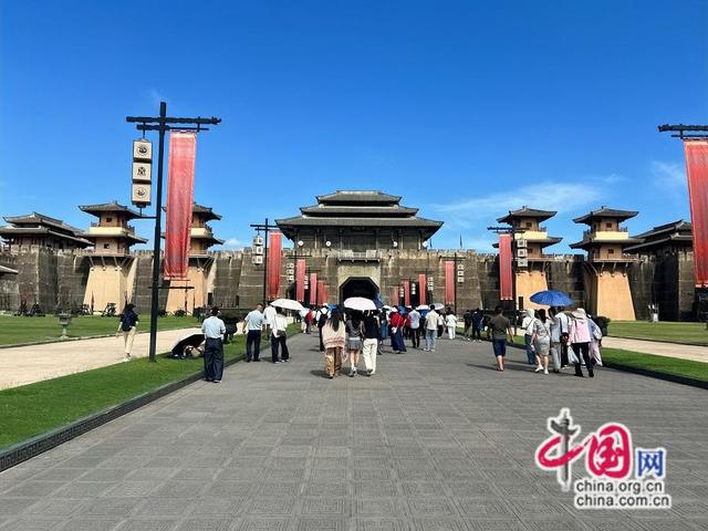 中外记者横店行：在“东方好莱坞”开启沉浸式影视文化穿越之旅