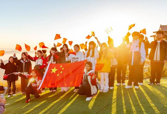 临沂元旦狂欢攻略！7小时免费跨年狂欢！山巅追光、焰火、无人机、音乐会……