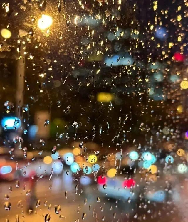 一场秋雨一场凉，秋天下雨朋友圈文案，这样发，超有感觉！