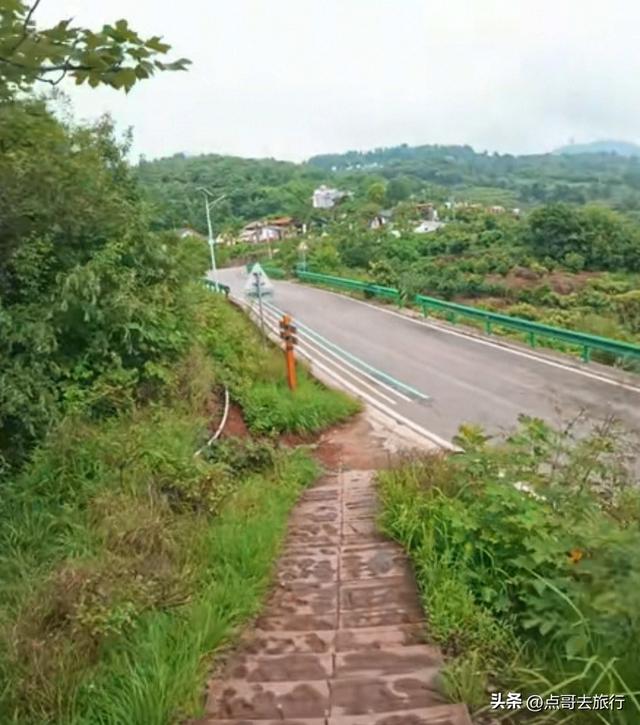 成都龙泉山被冷落的徒步线路，视野超级惊艳，地铁公交车可达！