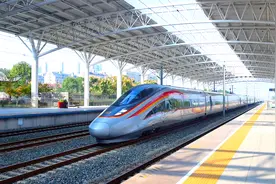 别眨眼，智能复兴号过站！网友：它怎么自带特效？图片