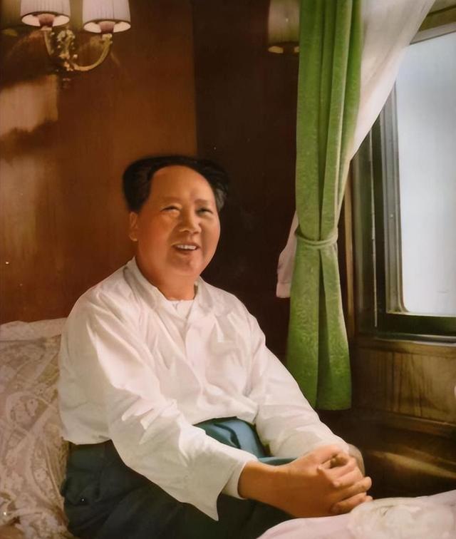 1954年，贺敏学前往中南海做客，毛主席一高兴，亲自打破一个常规