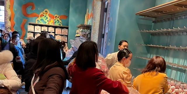 主题乐园国庆遇冷：曾排队3小时，如今门票卖不动