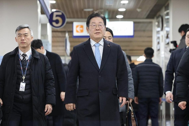 两邻国已做选择，特朗普是真没想到，美方：中国还在狂抛美债