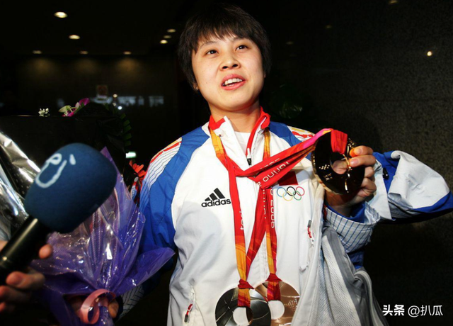 3次被国家队开除，退役11年后再看王濛现状，才明白李琰评价没错