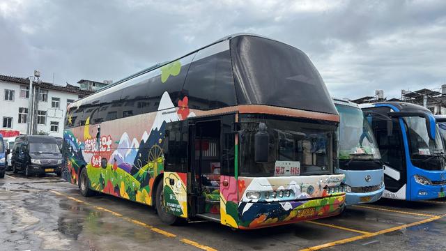 从古城到雪山,丽江公交藏着旅行与生活的双重浪漫