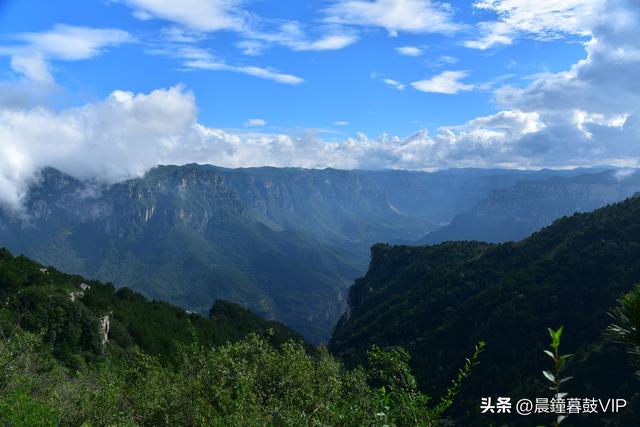 欧亚张家凹的奇峰和云海