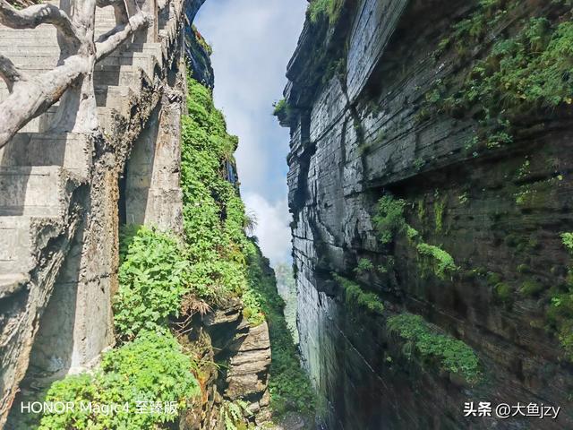 登完泰山又去登梵净山，感觉登山难度不在一个等级