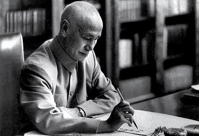 蒋介石在日记里坦言：重庆谈判放走毛主席，全是因为这两点！