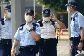 中国警察受邀赴泰国旅游城市巡逻，提振游客信心图片