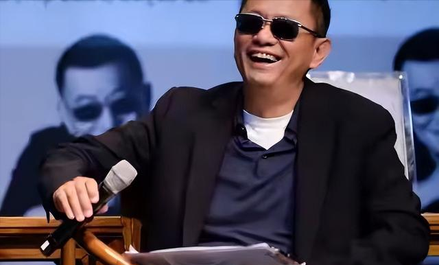 陪睡陪玩只是冰山一角！袭警、集体嫖娼、舔手指，各个离谱且意外