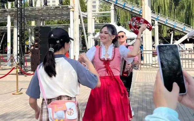 文旅热度持续升温！“湖光跃动+绿野仙踪”来袭→