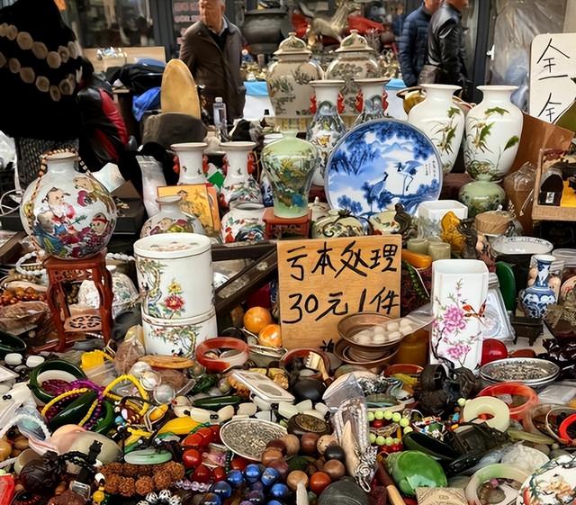 大量日本游客涌入北京，打着旅游幌子不去旅游不吃美食，为啥来？