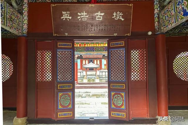 探访丽江现存最古老的庙宇，了解到纳西人心目中的保护神——三多