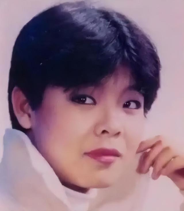 春晚爆红后，她洗完澡从23楼一跃而下，临终时最后喊了声“妈妈”