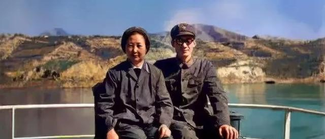 韩先楚夫人有多美？这是1970年留影，她50岁	，皮肤白皙，气质非凡