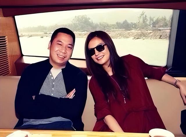 封杀四年，49岁赵薇突传消息，因胃癌去世传闻5个月前就真相大白