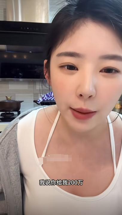 黄一鸣澄清：没有骗王思聪上床，是对方主动，还给自己5万打车费