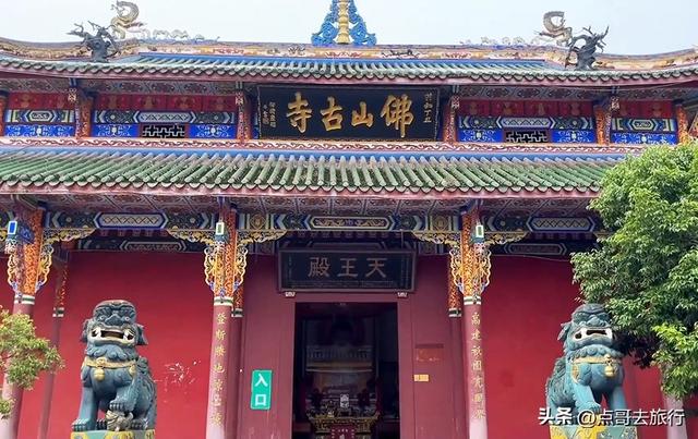 成都彭州被冷落的寺庙，殿宇壮观恢宏，位置堪称上乘，不要门票！