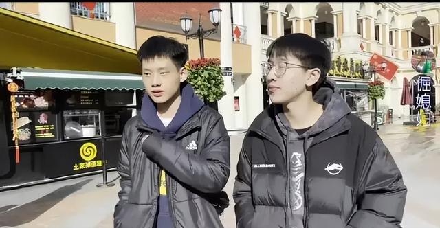 霞姐儿子佳楠的高考情况终于透露了，可以上985和211，真是优秀