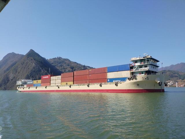 鄂渝行第四天（上）：小红船换小白船，从巫山到巴东