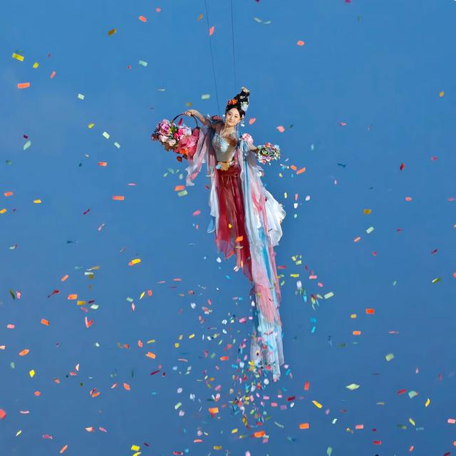 独家揭秘!30亿播放的“天女散花”真人版长啥样?