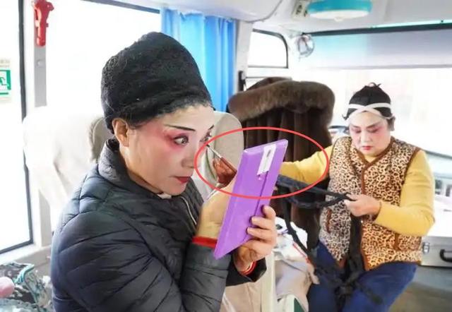 权色交易	、陪睡上位，她压根不沾边	，简直是娱圈的一股“清流”