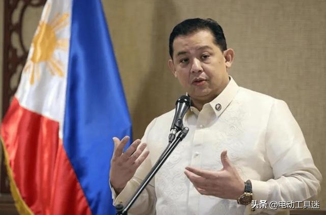 暗战变成了明战，菲律宾军方宣布红色警戒状态，小马科斯岌岌可危