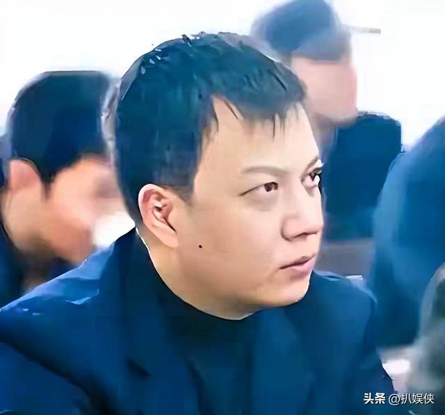 被封4年，赵薇做梦也没想到，如今56岁哥哥竟成了自己的“撑腰”