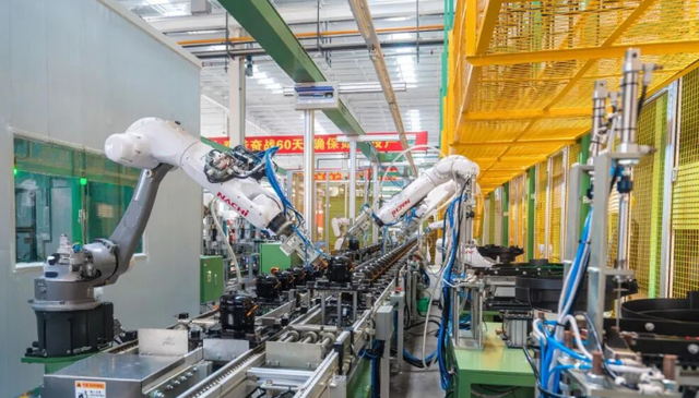 以为长虹凉了？2025年净利润爆增，它早不只是卖彩电的了！