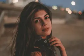 中国小伙丹麦支教，因一个举动被当地美女表白，婚前却遭岳父反对图片