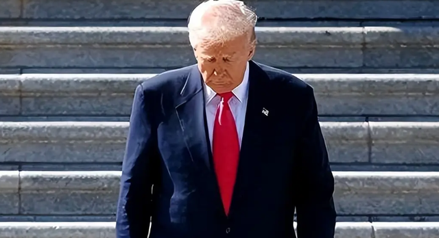 从卖苦力到定规矩，中国打出稀土王炸，一招掐住美国军工命脉