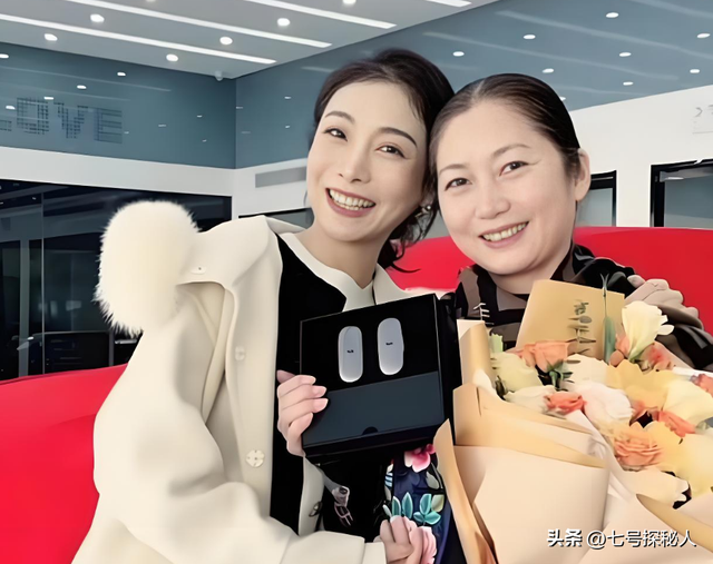 2018年，买英国优质男精子，生3个混血娃的山东女孩，如今怎样了