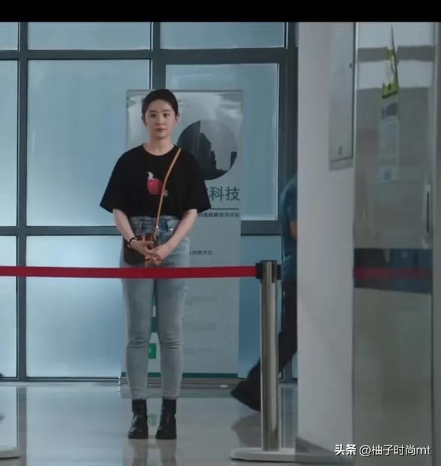 38岁刘亦菲，像中年妇女，身材发福，圆润了不少，和普通人差不多