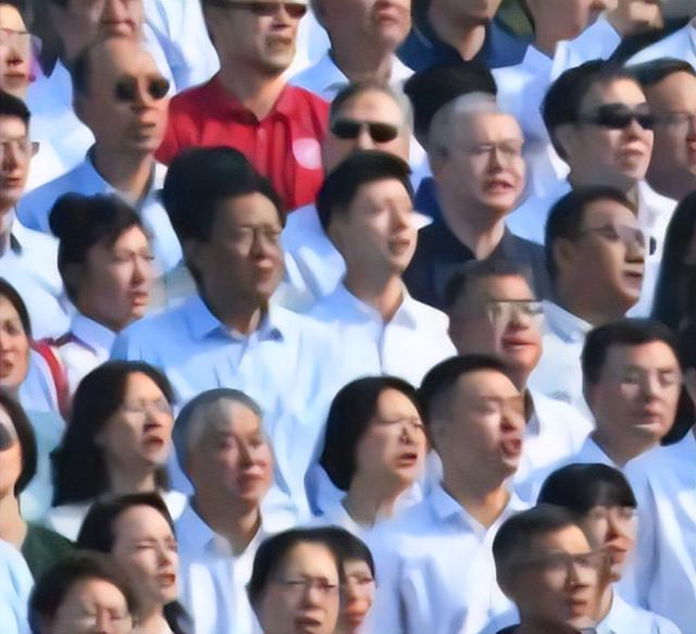 九三阅兵现场：霍启刚姚明同框，体育天团好兴奋，雷军3点去排队