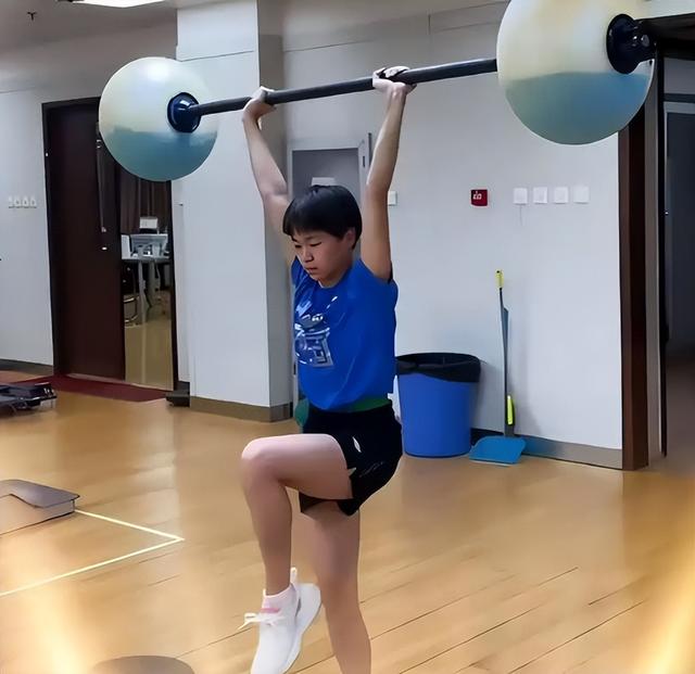 2026刚半个月，18岁全红婵被官媒公开点名	，原来郭晶晶真的没说错