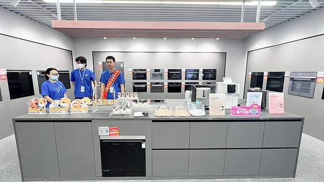 只卖电器，已经留不住顾客了