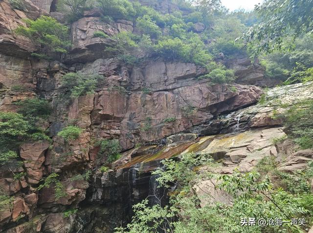 伏羲大峡谷，有水的清凉，山的巍峨，树的阴凉，人的欢笑