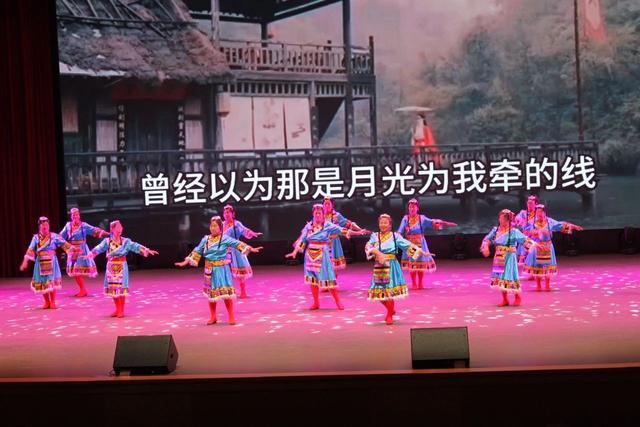 走进校园收获多·旅游文化展风采