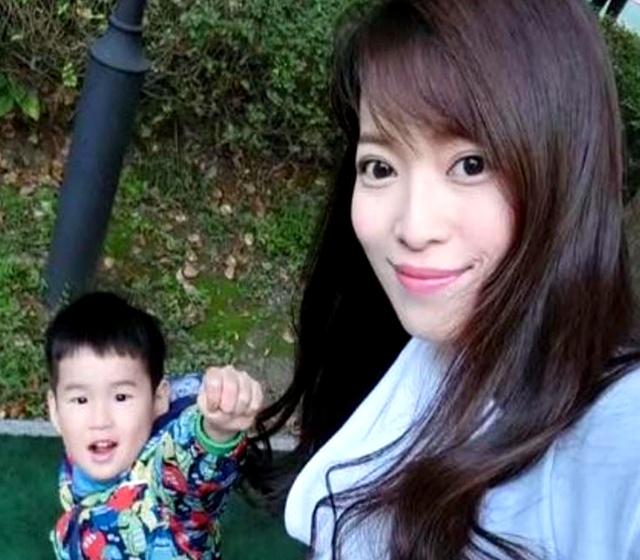 曾是中国顶尖主持人，如今深夜卖水果养儿！活出了女性最美的样子