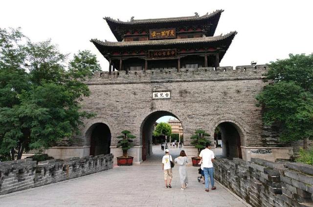 山东面积最小的地级市，比日照、威海还小，常住人口不足400万