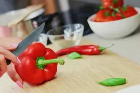 警惕！如果你家的菜板是这样，请立刻丢掉……图片