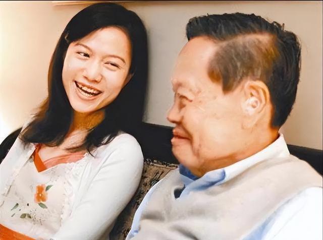 杨振宁去世仅3天，令人担忧的事发生了，原来翁帆一个字都没说错
