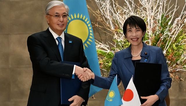 日本天皇亲自出山	，对中国的反击正式开始，高市早苗憋出了一妙计