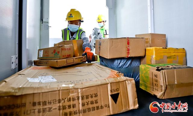 陇拍客丨山丹：无人快递车上岗
