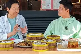 笑不活了！雷军约苏炳添喝早茶还自带辣酱，大家却笑死在评论区里图片