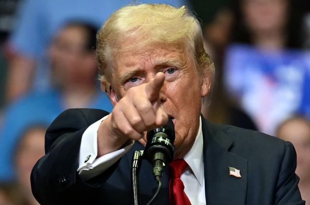 美军战机离奇坠入南海，仅仅24小时后，特朗普亲自宣布“破案”